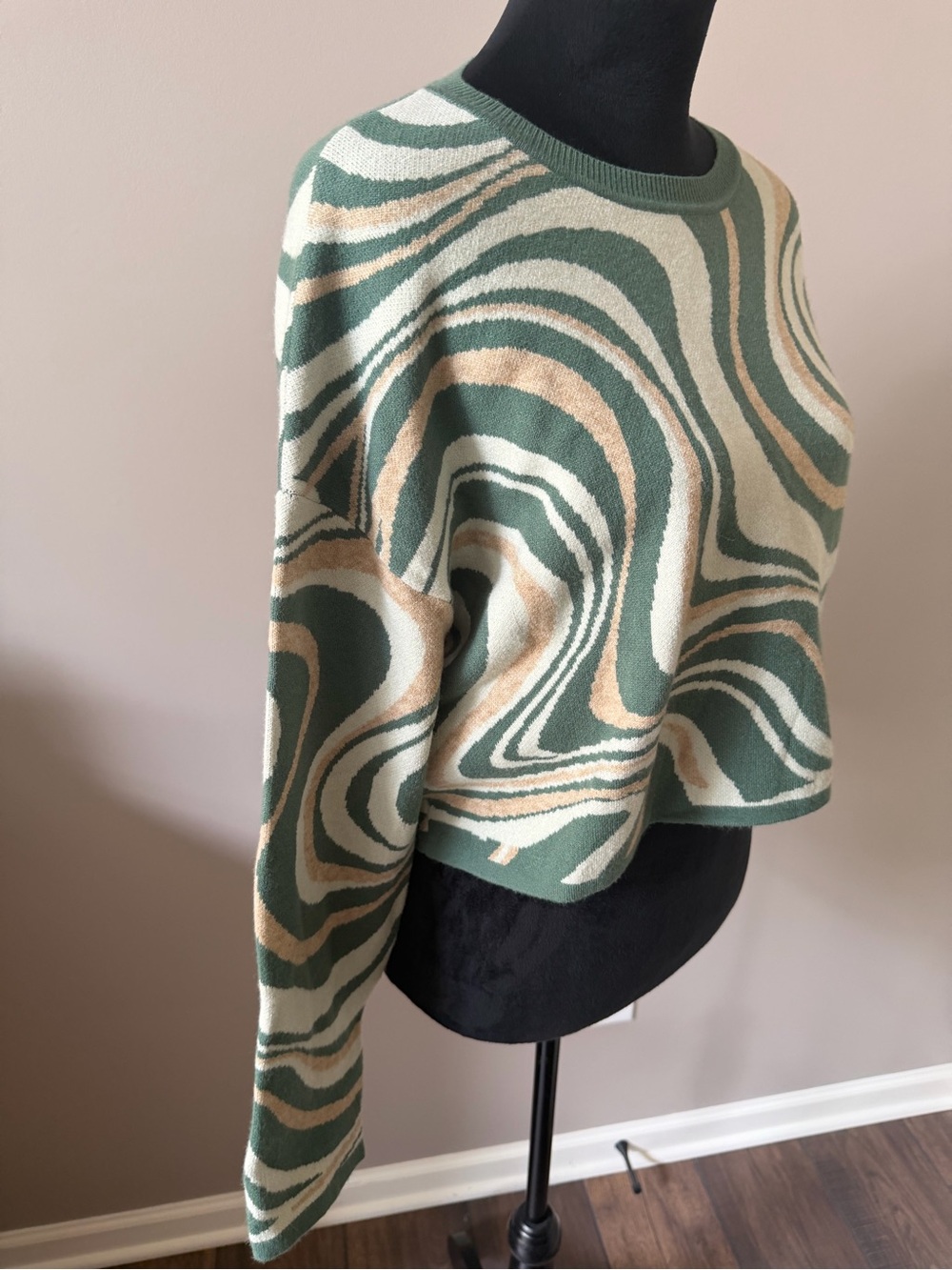 Originality Wavy Pattern Cropped Sweater in Sage & Cream MED